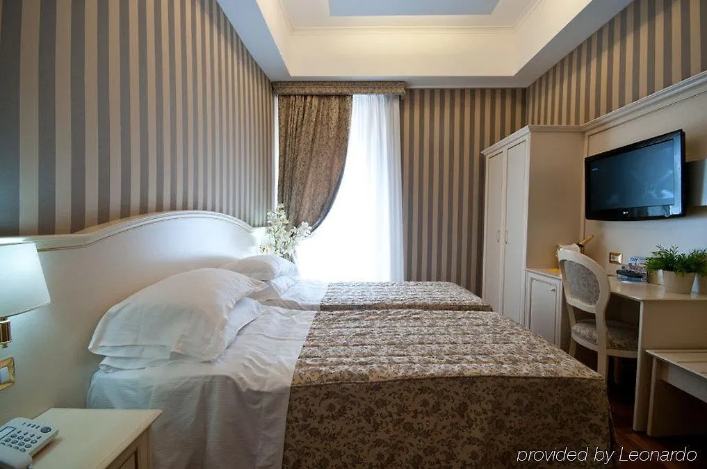 ***  Relais Fontana Di Trevi Hotel Roma İtalya