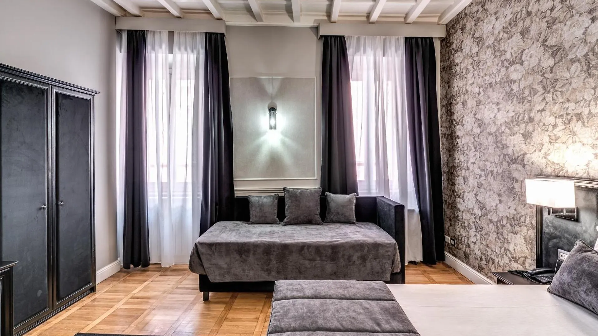 Relais Fontana Di Trevi Hotel Rome Italy