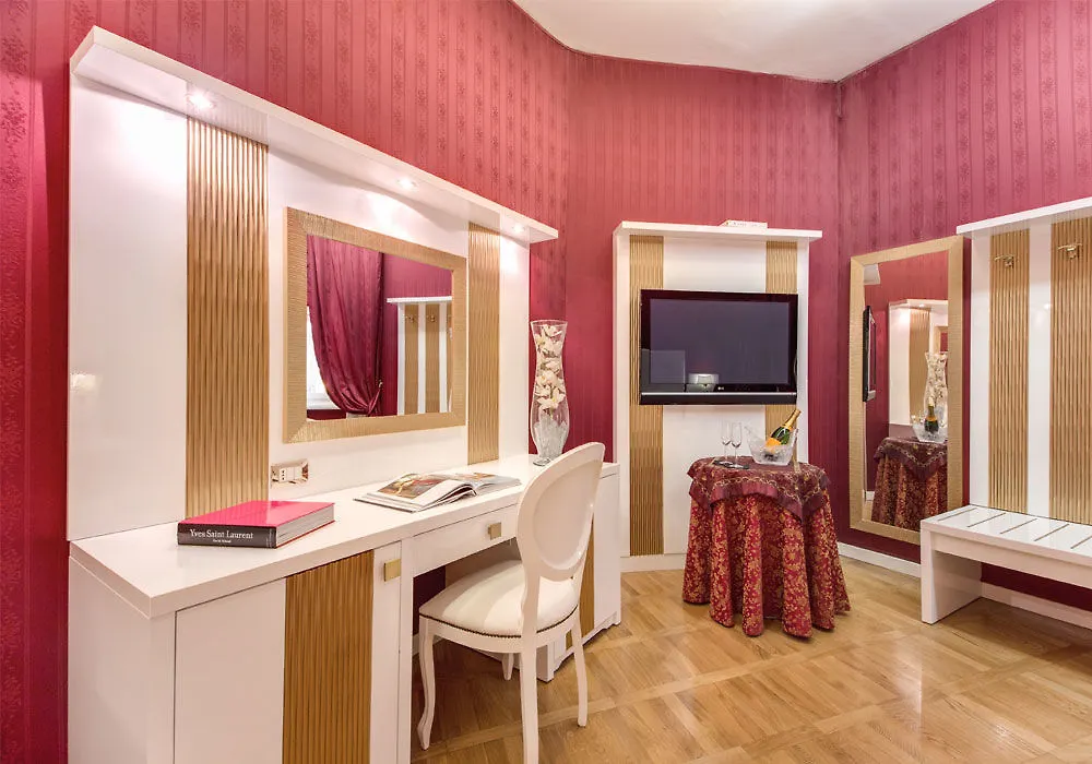 Relais Fontana Di Trevi Hotel Rome Italy